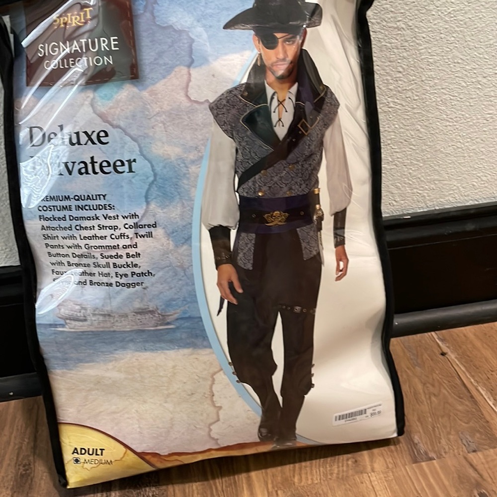 New Pirate costume worn once Adult as Med
